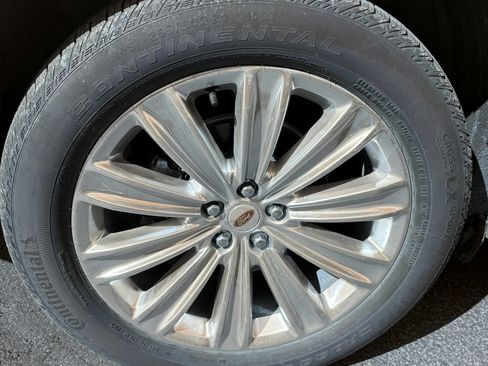 Used 2020 Ford Explorer Limited w/ Class III Trailer Tow Package image 12