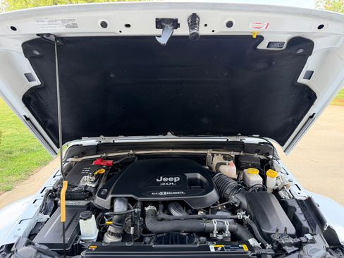 Used 2023 Jeep Wrangler Unlimited Sahara image 9