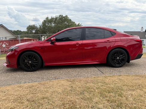 Used 2025 Toyota Camry SE FWD image 5