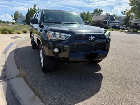 Used 2015 Toyota 4Runner SR5 AWD/4WD image 9