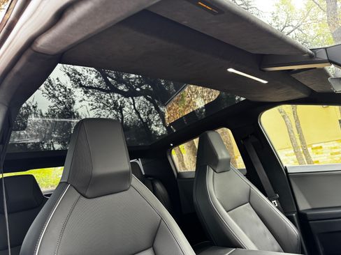 Used 2025 Tesla Cybertruck AWD Crew Cab image 28