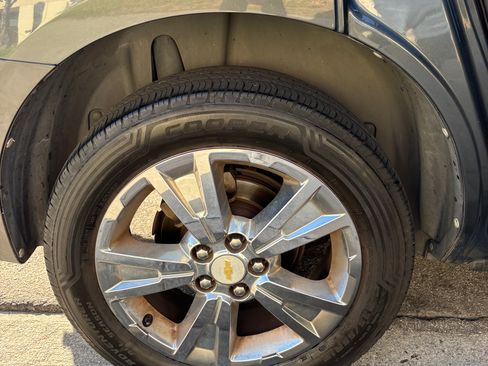 Used 2011 Chevrolet Equinox LTZ FWD image 2