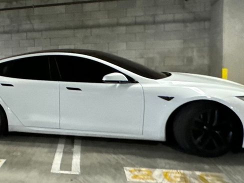 Used 2021 Tesla Model S Plaid image 8