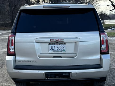 Used 2017 GMC Yukon XL SLE w/ SLE Value Package image 5