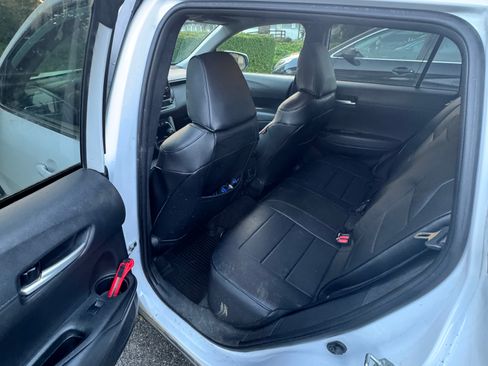 Used 2022 Toyota Corolla Cross XLE image 6