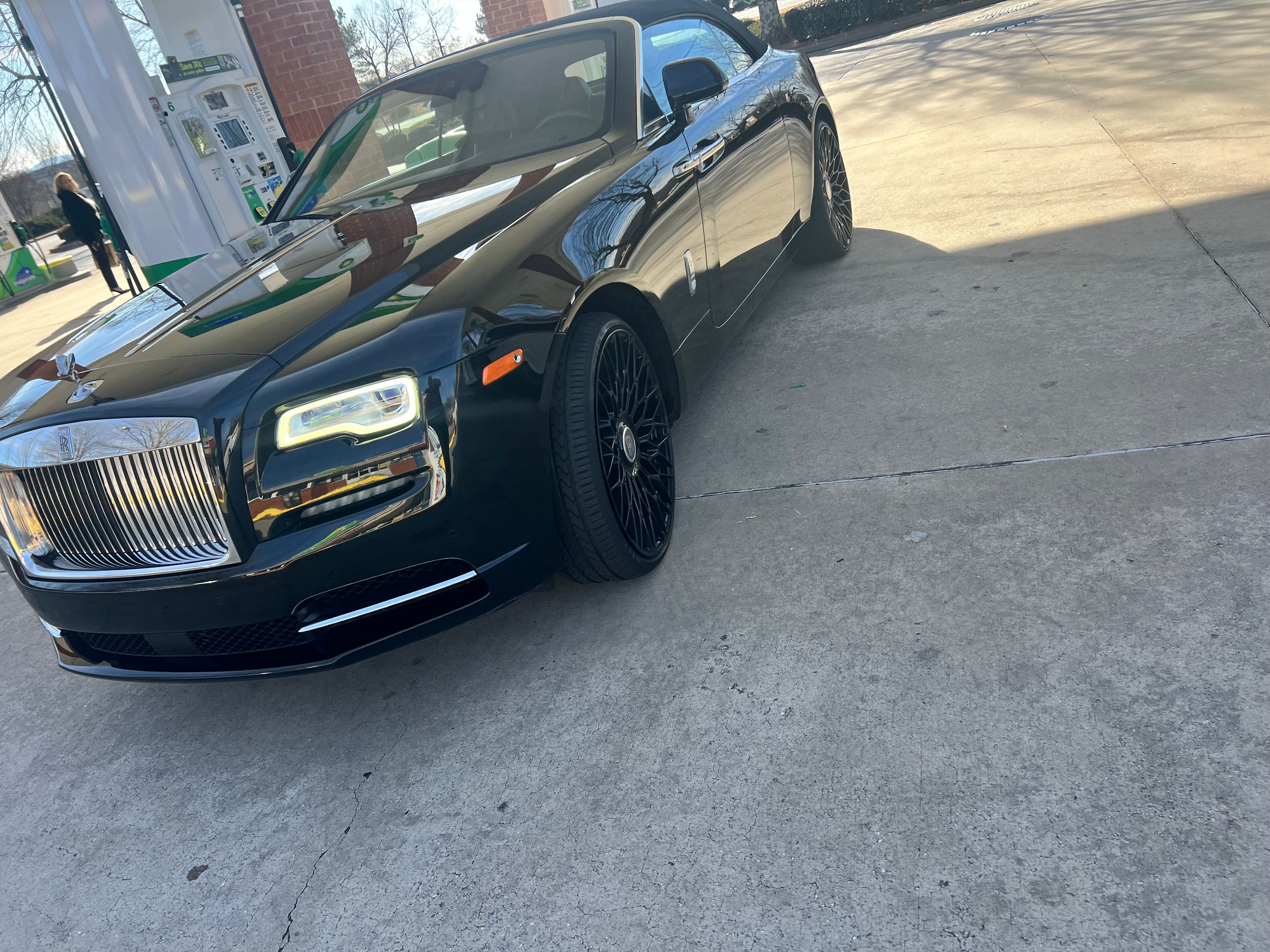 Used 2016 Rolls-Royce Dawn RWD image 9