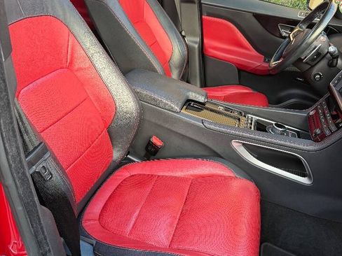 Used 2018 Jaguar F-PACE R-Sport image 27
