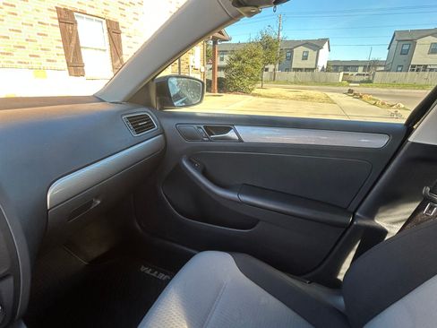 Used 2017 Volkswagen Jetta S image 10