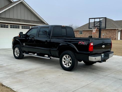 Used 2012 Ford F250 Lariat w/ Lariat Interior Pkg image 4