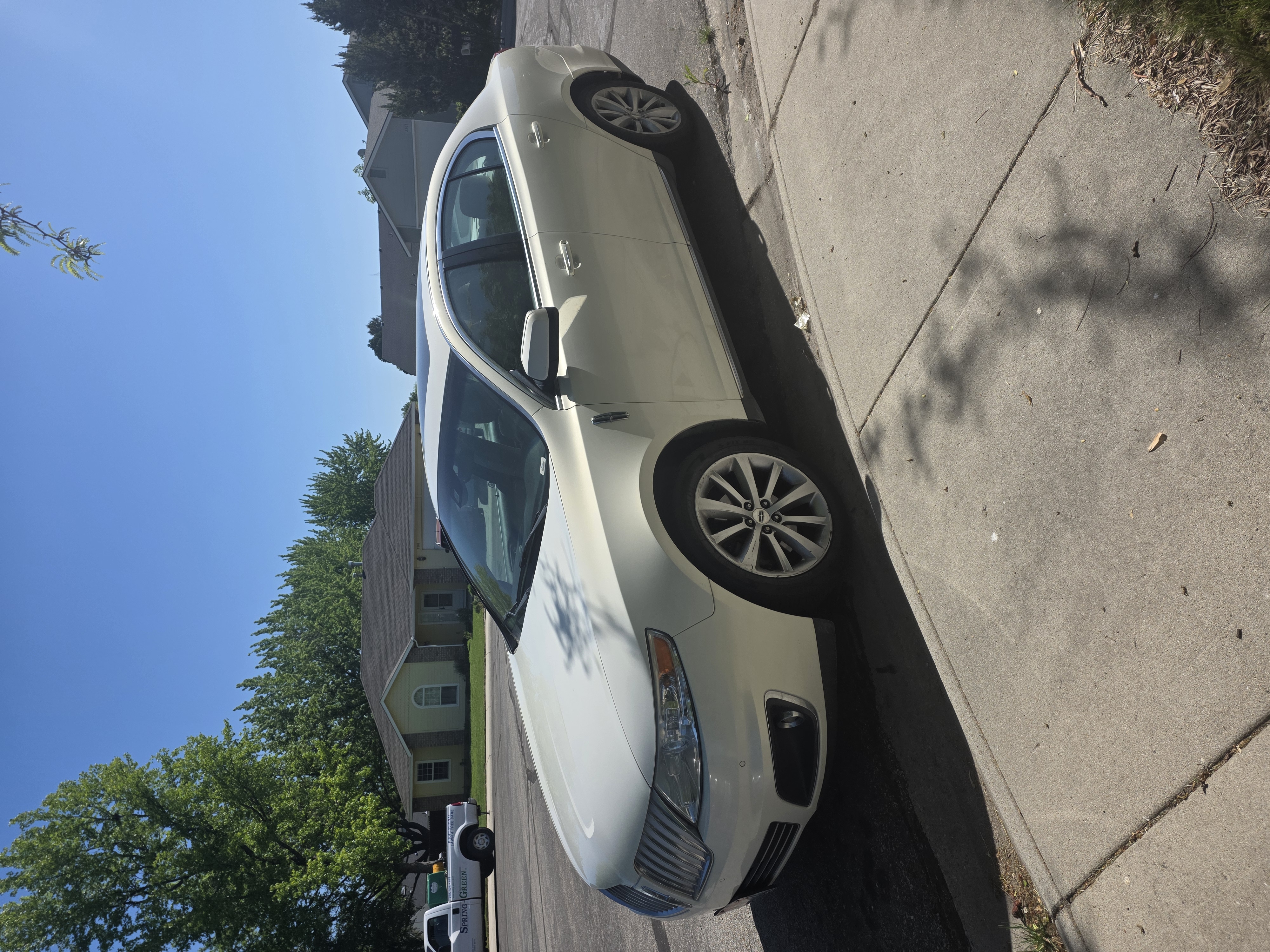 Used 2012 Lincoln MKS AWD image 1