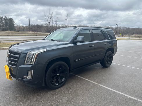 Used 2019 Cadillac Escalade Platinum image 1