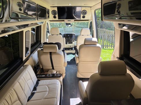 Used 2017 Mercedes-Benz Sprinter 3500 image 15