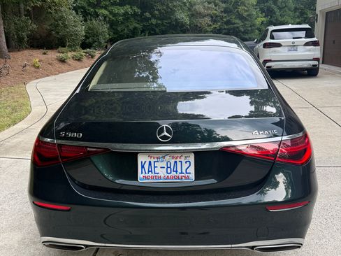Used 2022 Mercedes-Benz S 580 4MATIC Sedan image 2