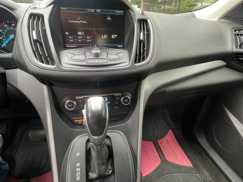 Used 2015 Ford Escape SE w/ Equipment Group 201A FWD image 12