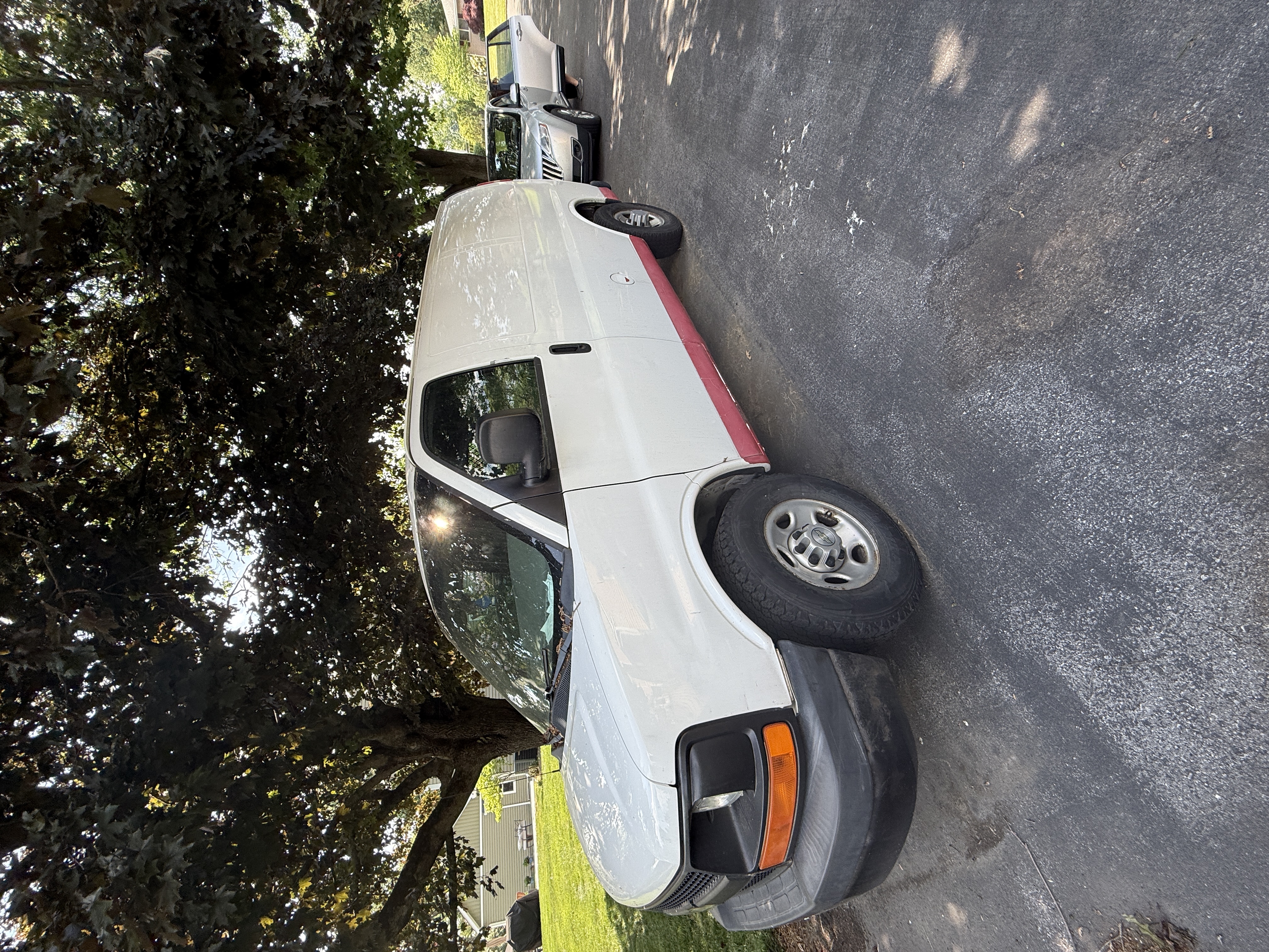 Used 2010 Chevrolet Express 2500 RWD image 1