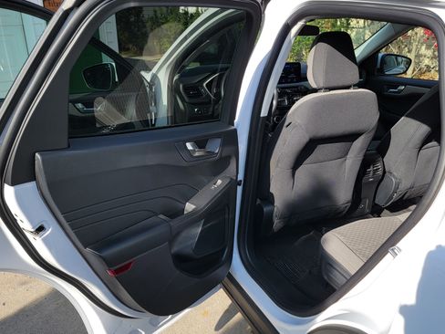 Used 2021 Ford Escape SE w/ Cold Weather Package image 12