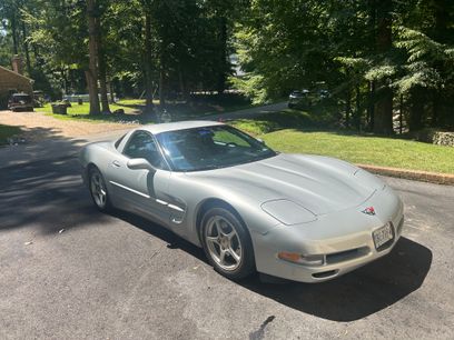 Used 2000 Chevrolet Corvette Coupe w/ Roof Pkg