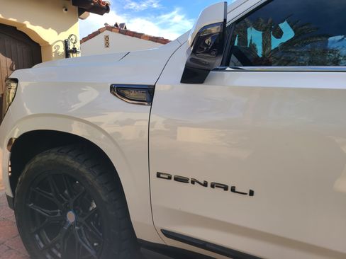 Used 2023 GMC Yukon Denali Ultimate image 4