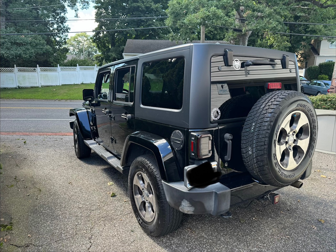 Used 2016 Jeep Wrangler Unlimited Sahara w/ Dual Top Group AWD/4WD image 4
