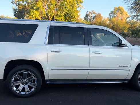 Used 2015 GMC Yukon XL Denali w/ Touring Package image 2
