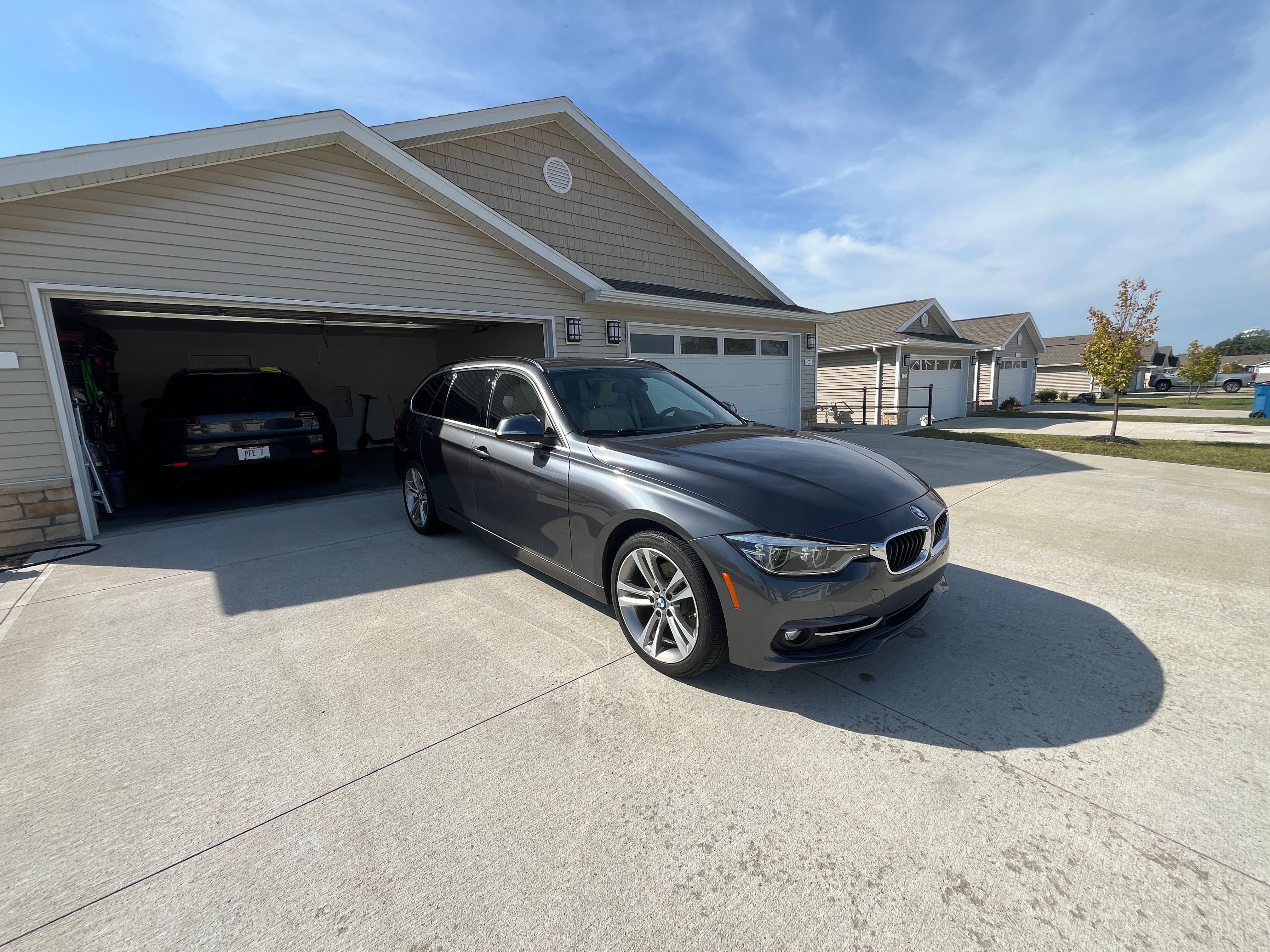 Used 2018 BMW 330i xDrive Wagon AWD/4WD image 13