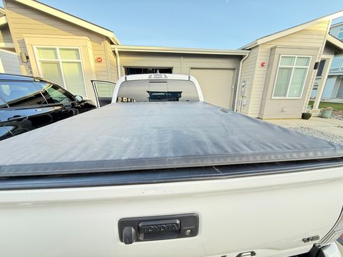 Used 2022 Toyota Tacoma TRD Sport image 13