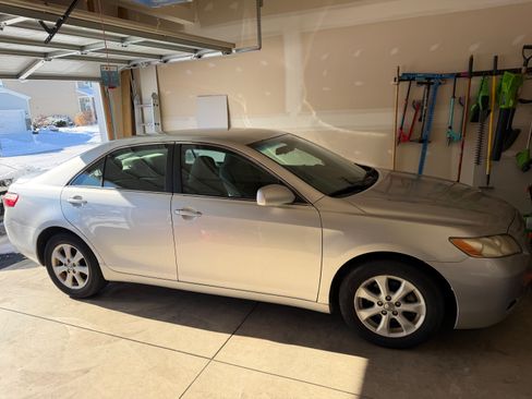 Used 2008 Toyota Camry LE image 1