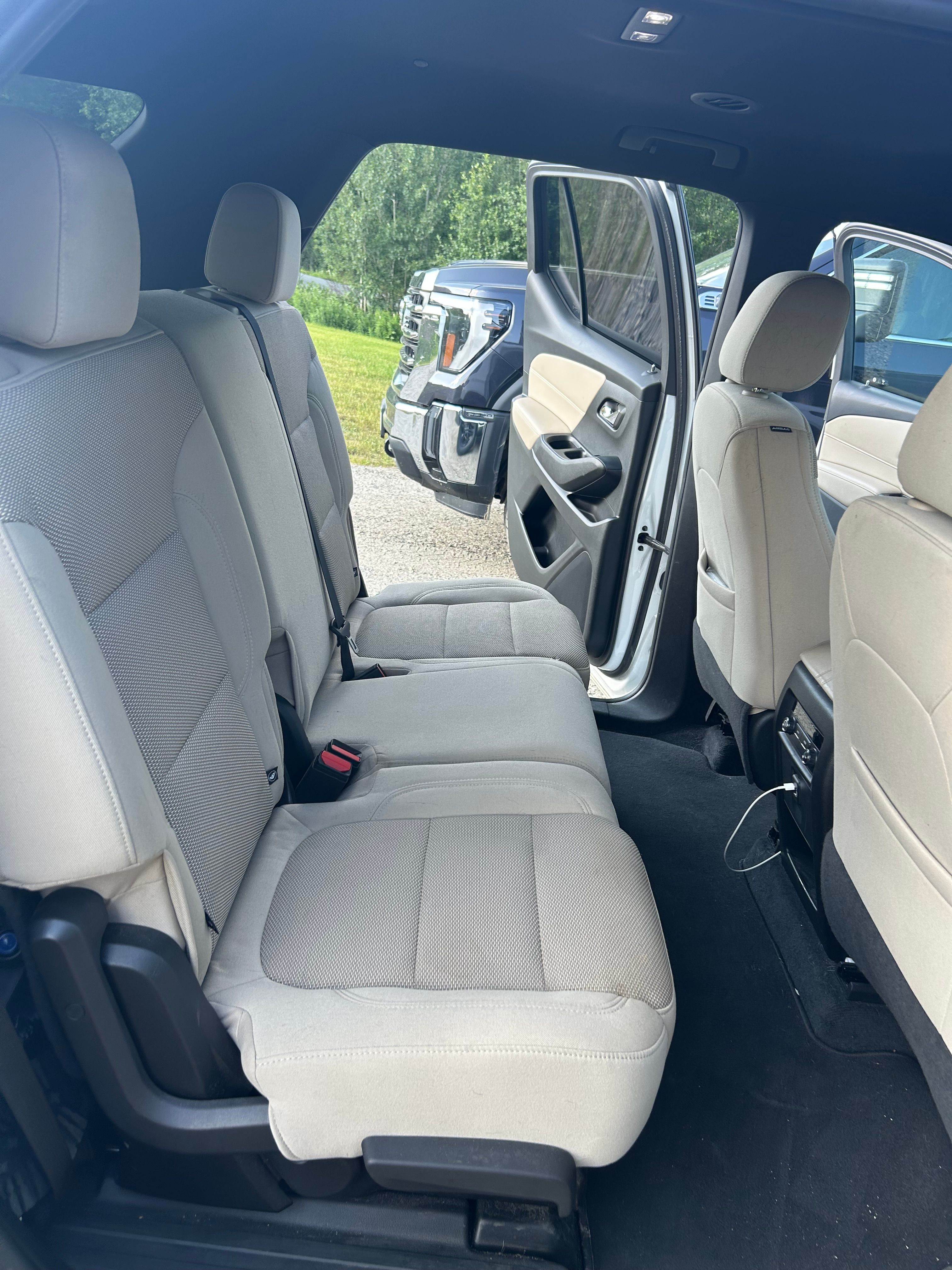 Used 2022 Chevrolet Traverse LS w/ Midnight/Sport Edition AWD/4WD image 15