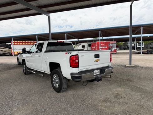 Used 2019 Chevrolet Silverado 2500 LT w/ LT Convenience Package AWD/4WD image 5