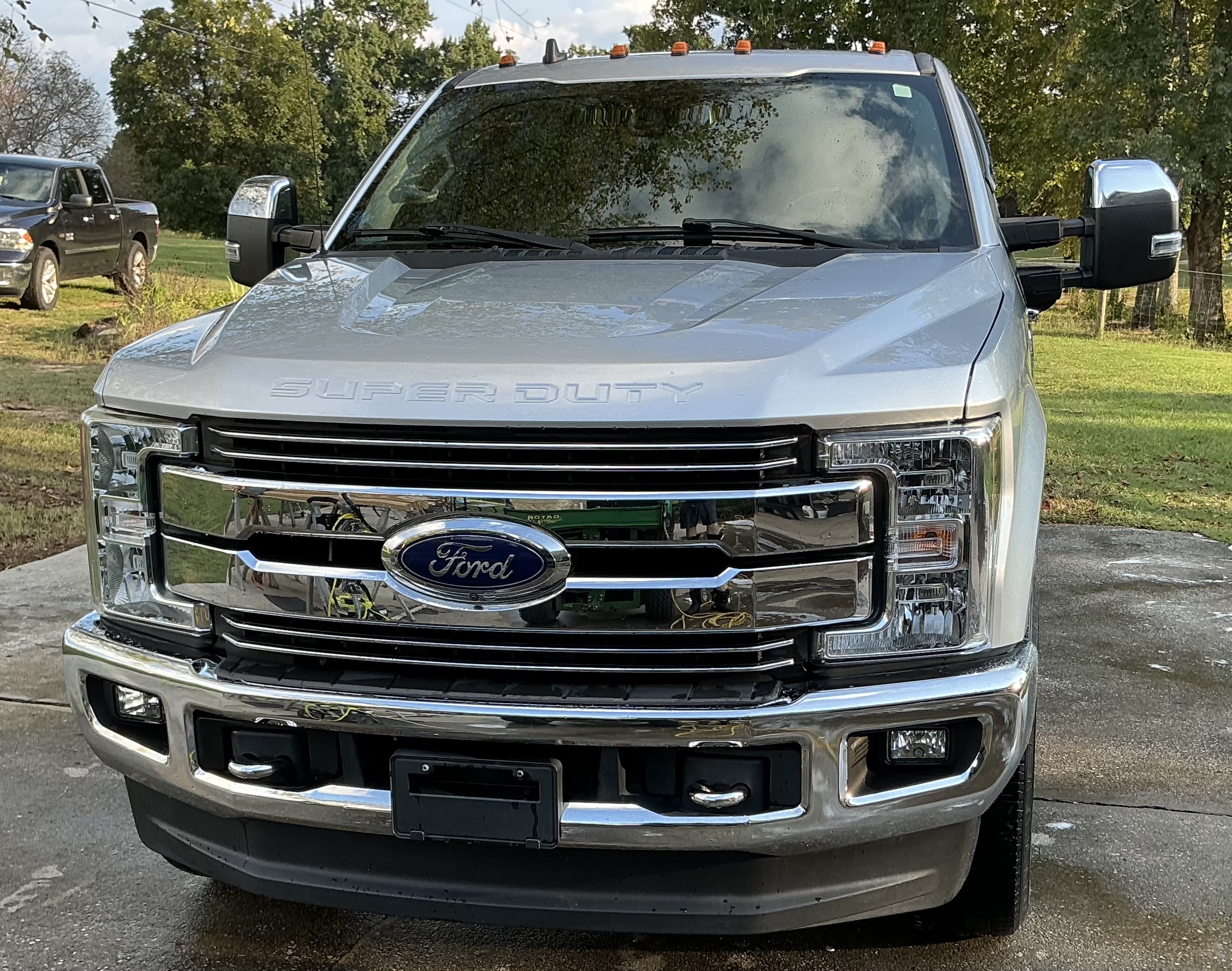 Used 2019 Ford F250 Lariat w/ Lariat Ultimate Package AWD/4WD image 2