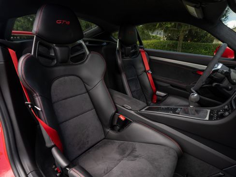 Used 2016 Porsche Cayman GT4 image 15