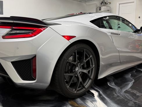 Used 2017 Acura NSX image 11