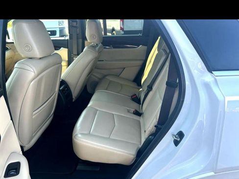 Used 2018 Cadillac XT5 Luxury w/ Driver Awareness Package image 15