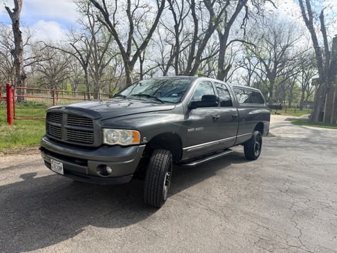 Used 2004 Dodge Ram 2500 Truck SLT w/ Sport Appearance Group image 12