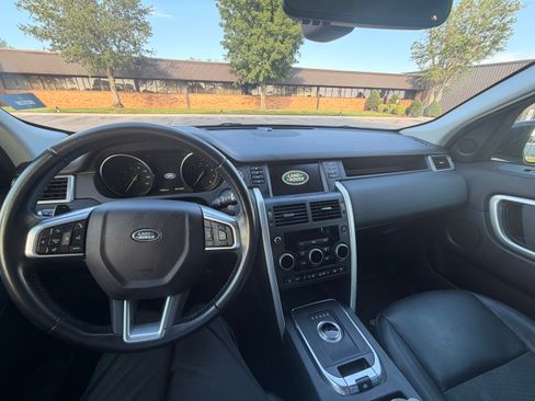 Used 2018 Land Rover Discovery Sport SE AWD/4WD image 12