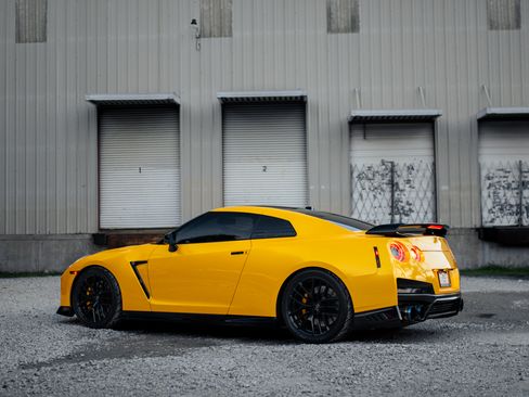 Used 2017 Nissan GT-R Premium AWD/4WD image 5