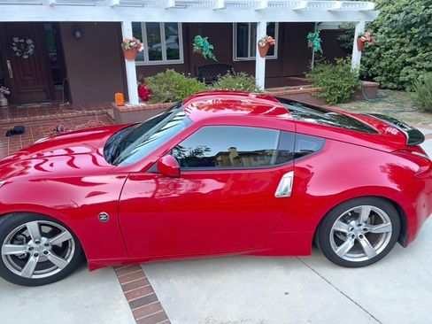 Used 2011 Nissan 370Z Coupe image 6