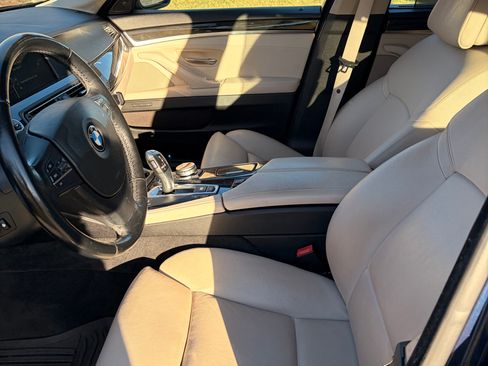 Used 2011 BMW 550i xDrive Sedan image 9
