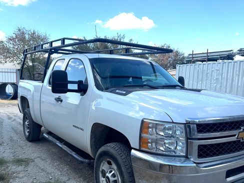 Used 2013 Chevrolet Silverado 2500 W/T RWD image 2