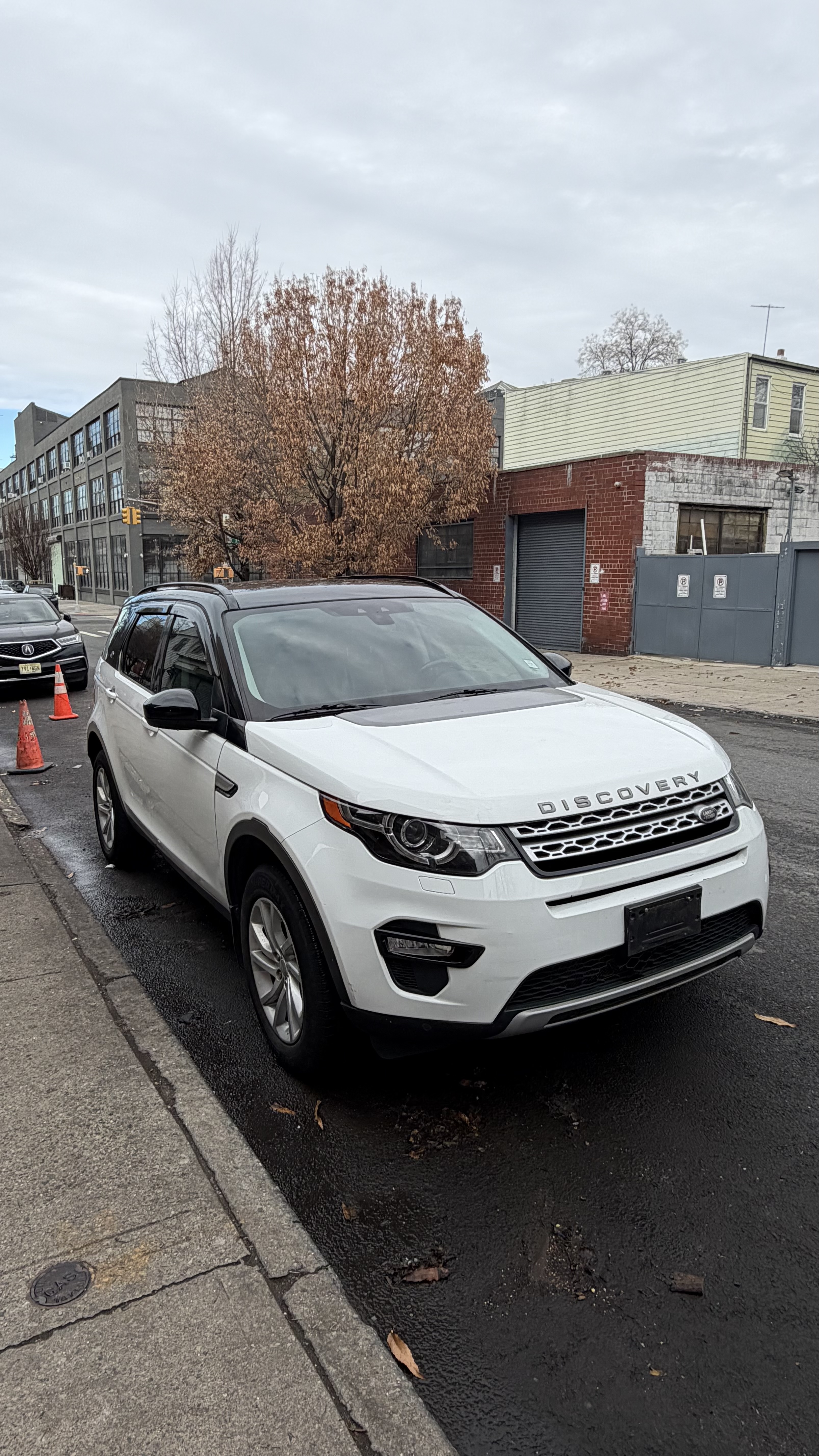 Used 2016 Land Rover Discovery Sport HSE AWD/4WD image 6