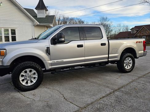 Used 2021 Ford F250 XLT w/ FX4 Off-Road Package image 2