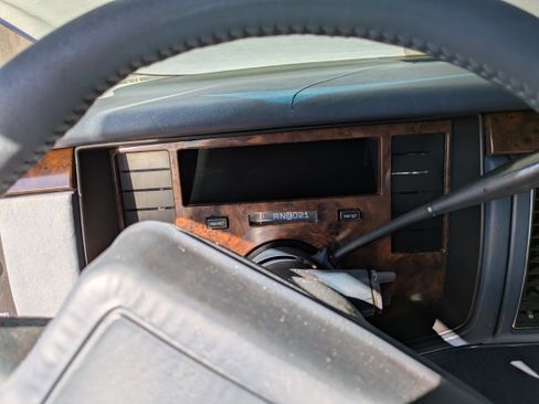 Used 1993 Cadillac Fleetwood Sedan image 18