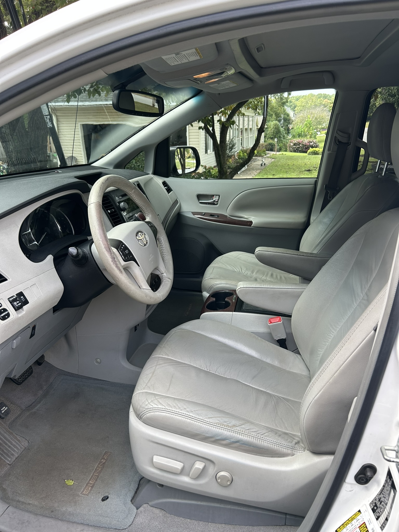 Used 2011 Toyota Sienna XLE FWD image 10