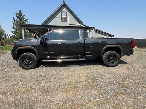 Used 2020 GMC Sierra 3500 Denali w/ Denali Ultimate Package AWD/4WD image 8