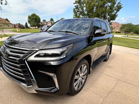 Used 2017 Lexus LX 570 4WD image 12