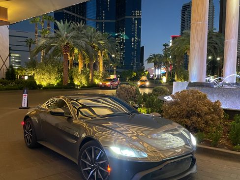 Used 2019 Aston Martin V8 Vantage Coupe image 4