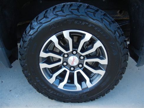 Used 2022 GMC Sierra 1500 AT4 w/ AT4 Premium Package AWD/4WD image 11