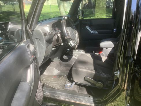 Used 2015 Jeep Wrangler Unlimited Sahara w/ Trailer Tow Group image 11