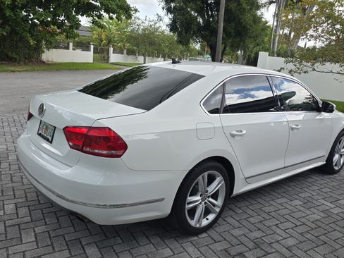 Used 2013 Volkswagen Passat 3.6 SEL Premium image 4