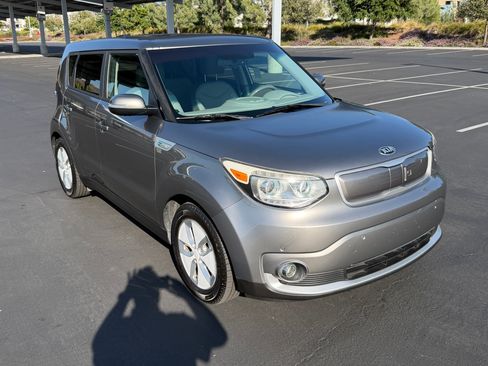 Used 2016 Kia Soul EV + FWD image 2